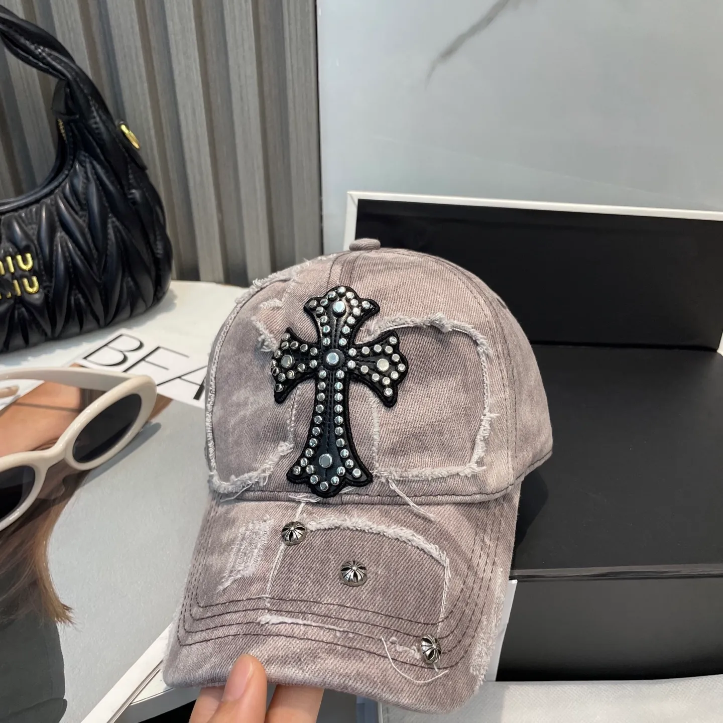 P86 Crow Heart 🆕🆕25 new baseball cap, personalized fashion classic cross logo, casual with a cool feeling, unisex style, same style for men and women! Very easy to match! Head circumference: 56-58cm is available